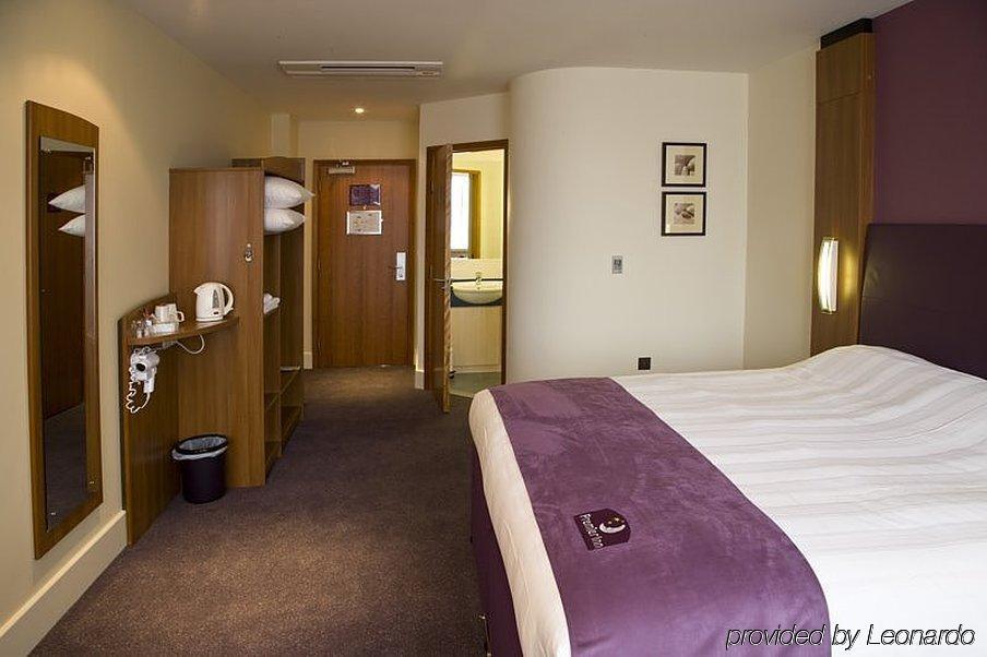 Premier Inn London City Room photo